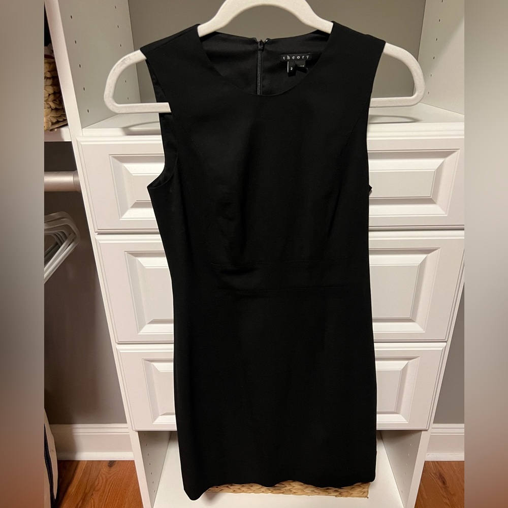 Theory Suiting Dress - Size 2, with tags.